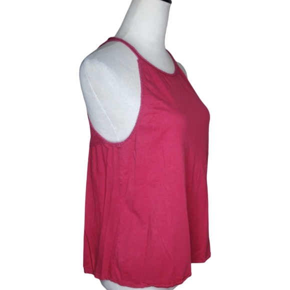 🦋Roxy Raspberry Crochet Keyhole Halter Top - Picture 2 of 5